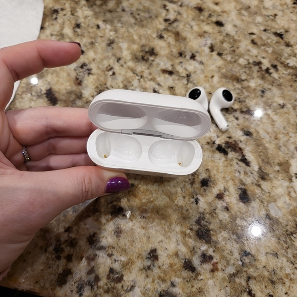**SOLD** AirPods Pro - Genuine Apple - Like New - Picture 3 of 5